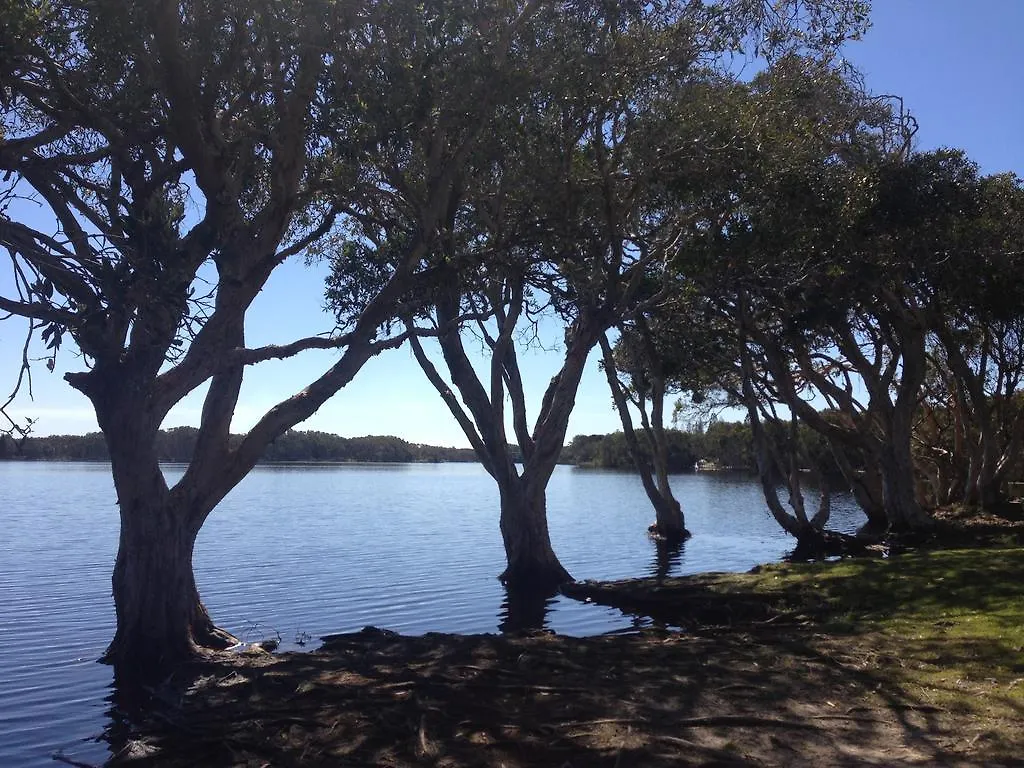 Lakesong At Lennox Head 0*,